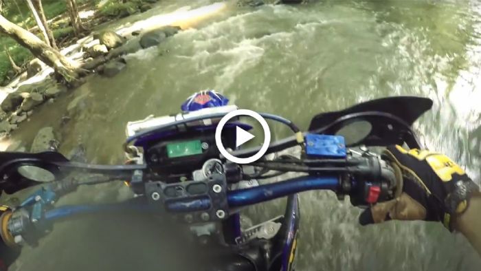 VIDEO: Βρωμόστομος αναβάτης παθαίνει υδραυλική στο ποτάμι VIDEO: Βρωμόστομος αναβάτης παθαίνει υδραυλική στο ποτάμι