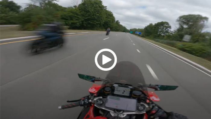 VIDEO: Παιχνίδια εγωισμού σε τρελές ταχύτητες με 3 superbikes VIDEO: Παιχνίδια εγωισμού σε τρελές ταχύτητες με 3 superbikes