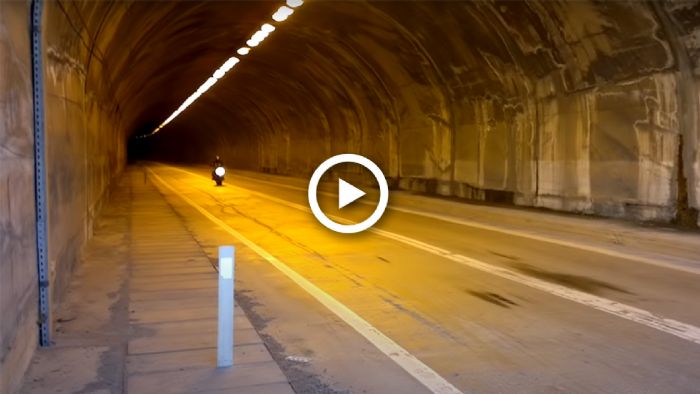VIDEO: Μοτοσυκλέτα και τούνελ, ήχος μαγικός! VIDEO: Μοτοσυκλέτα και τούνελ, ήχος μαγικός!