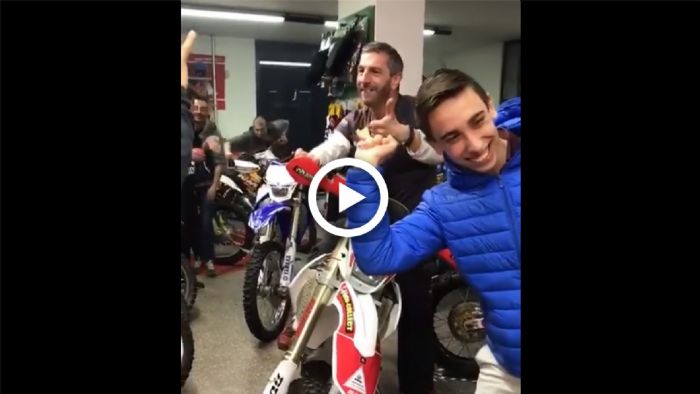 VIDEO: Γκαραζο-φασαριόζοι παθαίνουν αυτό ακριβώς που περιμένετε VIDEO: Γκαραζο-φασαριόζοι παθαίνουν αυτό ακριβώς που περιμένετε