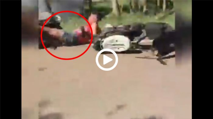 VIDEO: Απίστευτη πτώση και σύρσιμο για 2 αναβάτες VIDEO: Απίστευτη πτώση και σύρσιμο για 2 αναβάτες