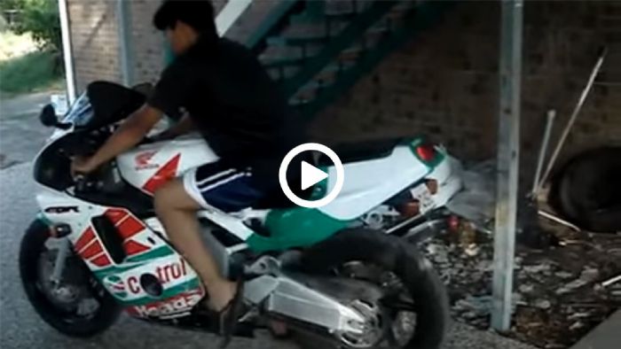 Πιτσιρικάς καταστρέφει την συλλεκτική CBR του μπαμπά Πιτσιρικάς καταστρέφει την συλλεκτική CBR του μπαμπά