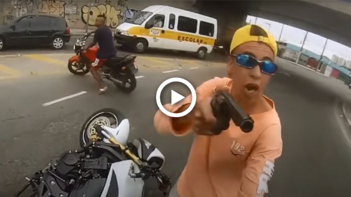 VIDEO: Κλεφτρόνι παίρνει γεύση του ίδιου του του όπλου VIDEO: Κλεφτρόνι παίρνει γεύση του ίδιου του του όπλου