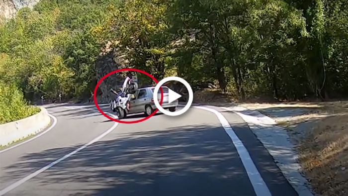 VIDEO: Τρακάρισμα και απόπειρα εγκατάλειψης on camera! VIDEO: Τρακάρισμα και απόπειρα εγκατάλειψης on camera!