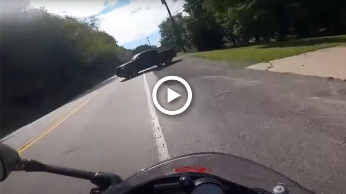 VIDEO: Σοκαριστικό ατύχημα αναβάτη - Απέφυγε το φορτηγό αλλά όχι την πτώση VIDEO: Σοκαριστικό ατύχημα αναβάτη - Απέφυγε το φορτηγό αλλά όχι την πτώση