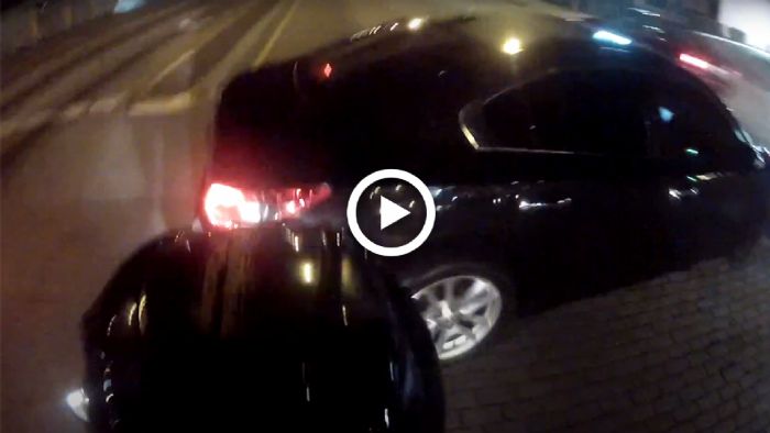 VIDEO: Οδηγός «σφάζει» το ρεύμα, αναβάτης γλιτώνει στο τσακ το τρακάρισμα!