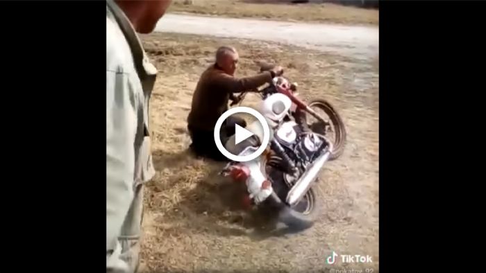 VIDEO: Τύποι «στουπί» προσπαθούν να κουμαντάρουν μοτοσυκλέτα