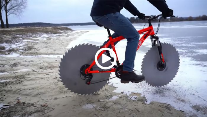 VIDEO: Ποδήλατο με τροχούς-πριόνια βγαίνει για βόλτα! VIDEO: Ποδήλατο με τροχούς-πριόνια βγαίνει για βόλτα!