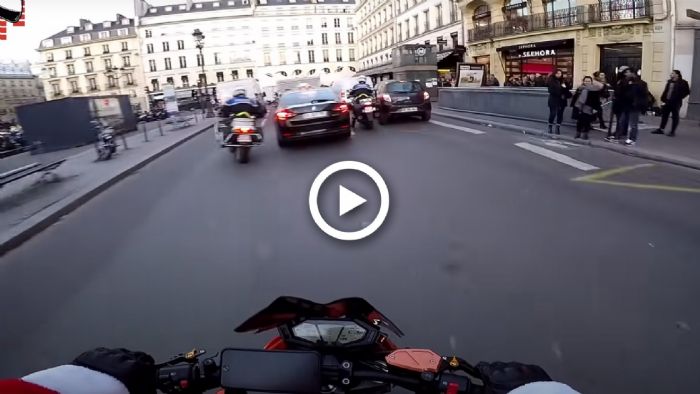 VIDEO: Δίτροχος Αι-Βασίλης προκαλεί σύλληψη οδηγού! VIDEO: Δίτροχος Αι-Βασίλης προκαλεί σύλληψη οδηγού!