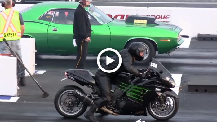 VIDEO: Kawasaki «14άρι» τα βάζει με 4τροχο τέρας VIDEO: Kawasaki «14άρι» τα βάζει με 4τροχο τέρας