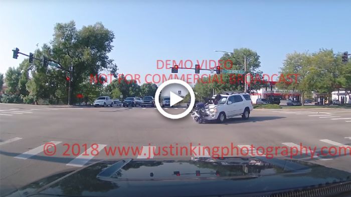 VIDEO: Τρομερό τρακάρισμα μοτό και SUV σε φανάρι VIDEO: Τρομερό τρακάρισμα μοτό και SUV σε φανάρι