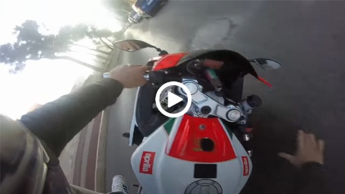 VIDEO: Αναβάτης με πρωϊνές... σηκωμάρες, τρώει ξεγυρισμένη ξάπλα VIDEO: Αναβάτης με πρωϊνές... σηκωμάρες, τρώει ξεγυρισμένη ξάπλα