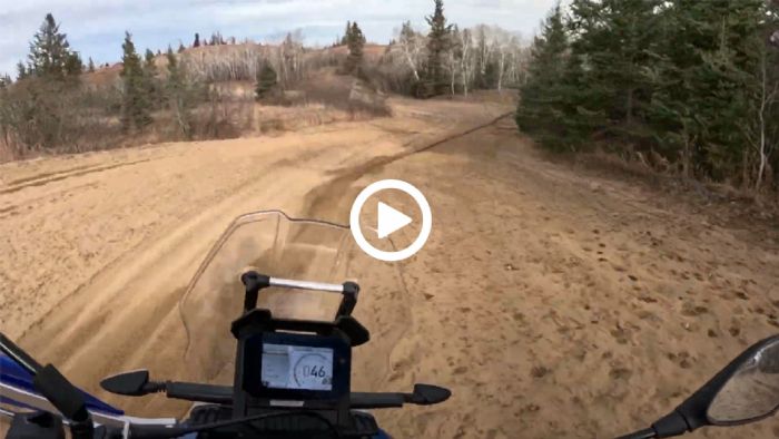 VIDEO: Βουτιά στα βαθιά της άμμου με Aprilia Tuareg 660 VIDEO: Βουτιά στα βαθιά της άμμου με Aprilia Tuareg 660