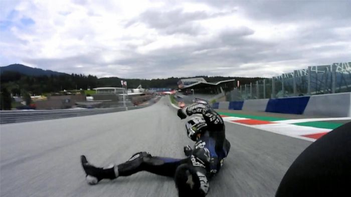 Onboard στιγμιότυπο από την πτώση του Vinales, στο Gran Prix της Στυρίας. Onboard στιγμιότυπο από την πτώση του Vinales, στο Gran Prix της Στυρίας.