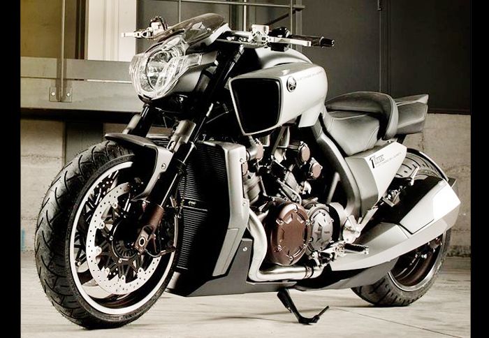 Μπορεί ο βελτιωτικός οίκος Lazareth να μην εξάντλησε τη φαντασία του, το βελτιωμ Μπορεί ο βελτιωτικός οίκος Lazareth να μην εξάντλησε τη φαντασία του, το βελτιωμένο V-Max, πάντως, είναι εντυπωσιακό.