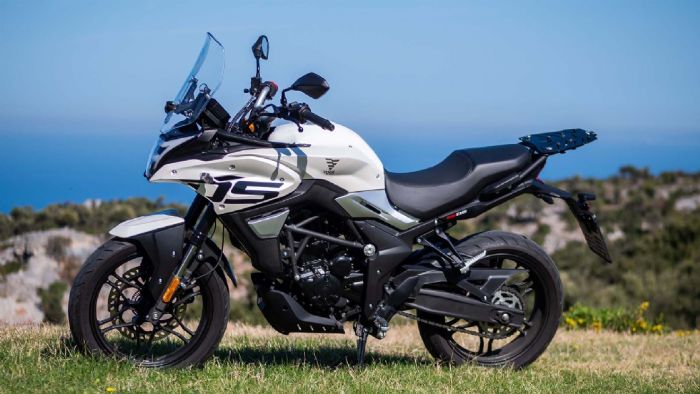 Voge 300DS: Με ανεστραμμένο πιρούνι και δίσκους μαργαρίτα