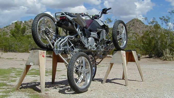 Φανταστείτε σε τι μέρη μπορεί να πάει αυτό το όχημα. Φανταστείτε σε τι μέρη μπορεί να πάει αυτό το όχημα.