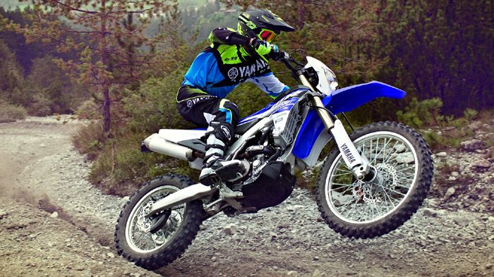 Θέλει να παίξει μπάλα με την ΚΤΜ στα enduro η Yamaha, και σχεδίασε το πραγματικά Θέλει να παίξει μπάλα με την ΚΤΜ στα enduro η Yamaha, και σχεδίασε το πραγματικά ετοιμοπόλεμο, high-tech WR250F του 2015, βασιζόμενο στο YZ250F του 2014.