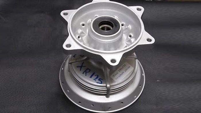 Στα 184 ευρώ ανέρχεται η τιμή για το γνήσιο πίσω ταμπούρο του Honda XR 125. Περι Στα 184 ευρώ ανέρχεται η τιμή για το γνήσιο πίσω ταμπούρο του Honda XR 125. Περισσότερες πληροφορίες στο 210-5135353.