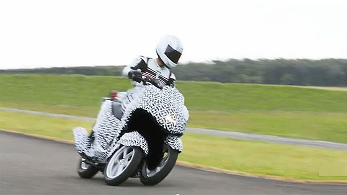 Το Νοέμβριο θα παρουσιάσει η Yamaha το νέο της τρίκυκλο, στην έκθεση του Τόκιο. Το Νοέμβριο θα παρουσιάσει η Yamaha το νέο της τρίκυκλο, στην έκθεση του Τόκιο.