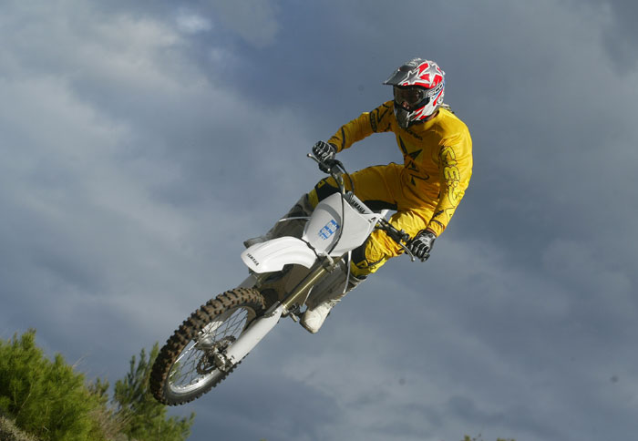 Χαμηλές πτήσεις με Yamaha YZ 450 F