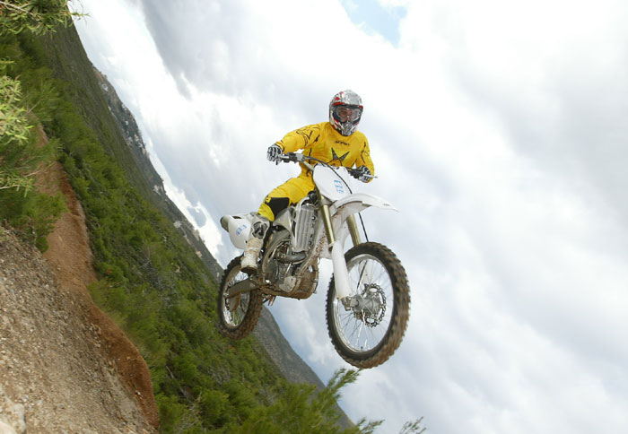 Χαμηλές πτήσεις με YZ 450 F