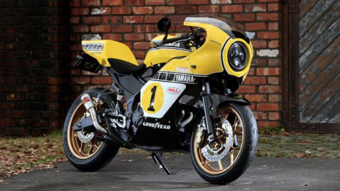 To R3 φορώντας το fairing της GG Retrofitz. 