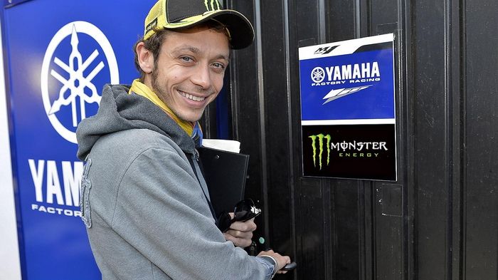 Ο Valentino Rossi επιστρέφει στη Yamaha για το 2013, και στη μοτοσικλέτα του χορηγό θα έχει τη Monster Energy.