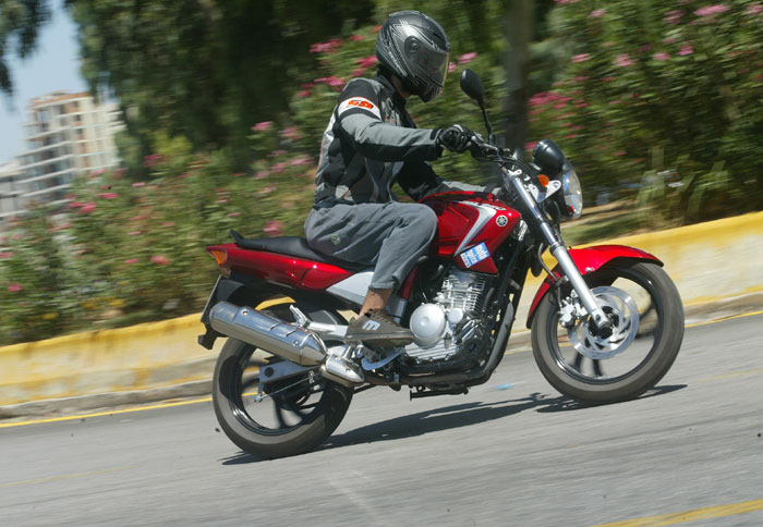 Οδηγούμε το Yamaha YBR250