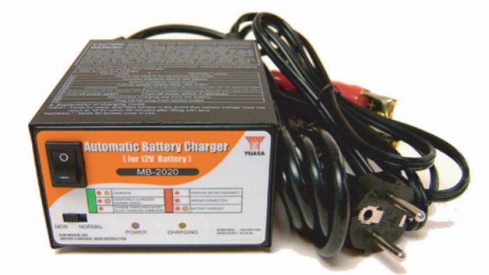 Είναι κατάλληλος για την συντήρηση της µπαταρίας σε οχήµατα που δεν χρησιµοποιούνται για µεγάλα χρονικά διαστήµατα.