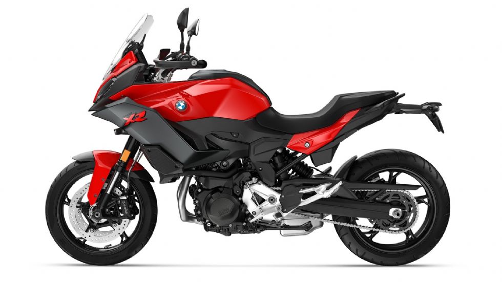 BMW F900XR:  Με ρυθμιζόμενο ανεστραμμένο πιρούνι και 3 κιλά λιγότερα