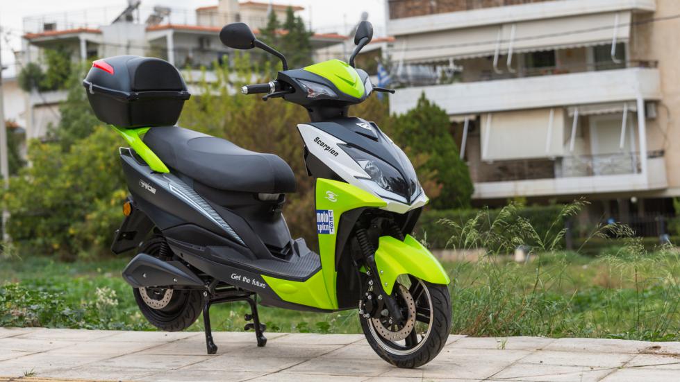 ESF E-Ride Scorpion NFC Double - Στάνταρ η μπαγκαζιέρα στο βασικό εξοπλισμό.
