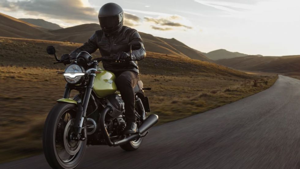 Moto Guzzi V7 Stone