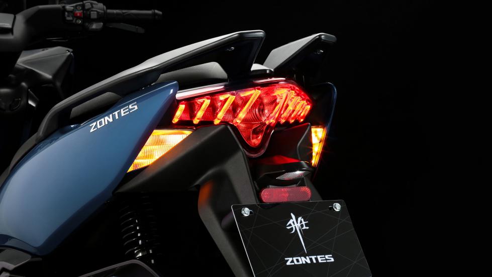 Zontes M125: Πρακτικό και πλήρως εξοπλισμένο με χώρο για full-face και ηλεκτρικά ρυθμιζόμενη ζελατίνα