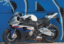 bmw s  -    .        ,           .   ;   S 1000 RR       ,    ,  : Why so serious?.     --,      ,    520     .