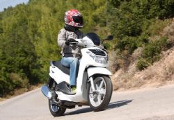 peugeot lxr , peugeot lxr 200i - �� �� LXR, � Peugeot ����������� ��� ���������� ��� scooter ��� �� �������� ������� ��� ����������� ���� ��� ���� ���������� ����������� ��������� – �����. ����� �������� ��� �������� �� ���� ��������� ��� � ��������� ��� 16 ����� ��� ������� ���� ����� ��������� ��� ��� ���������� ���������.  �� ������� ����� ��� �� ������� ��� ���������� ������ ����� ��� ������������� �� �������� ��� LXR 200 ���� ������� �����������.